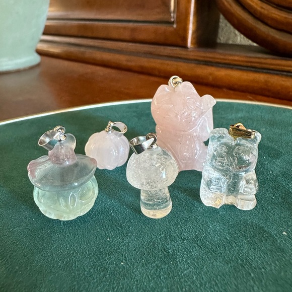 Set of 5 pendants. Natural gemstone crystal carving.Quartz,Fluorite,Rose Quartz - Picture 4 of 5